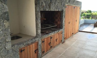 Venta Casa 5 Ambientes con Piscina en Costa Esmeralda.