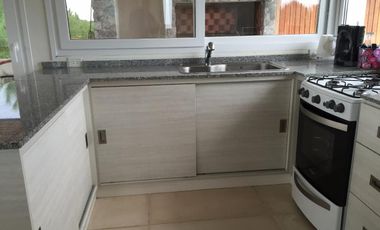 Venta Casa 5 Ambientes con Piscina en Costa Esmeralda.