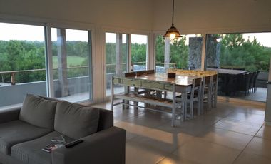 Venta Casa 5 Ambientes con Piscina en Costa Esmeralda.