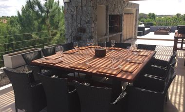 Venta Casa 5 Ambientes con Piscina en Costa Esmeralda.