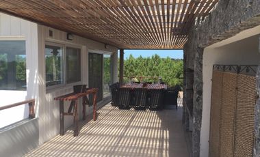 Venta Casa 5 Ambientes con Piscina en Costa Esmeralda.