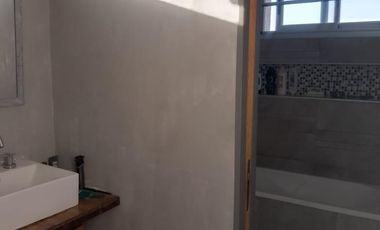 Casa en venta - 2 Dormitorios 2 Baños - 90mts2 - La Plata