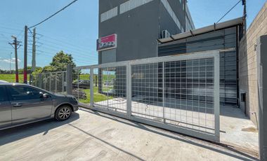 Importante local con oficinas, deposito y vidriera a Av. Circunvalación