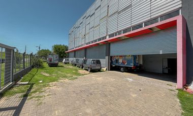 Importante local con oficinas, deposito y vidriera a Av. Circunvalación