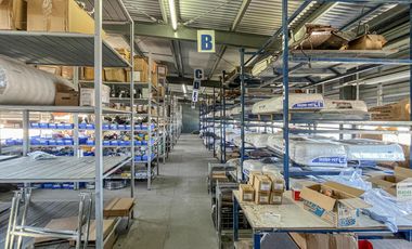 Importante local con oficinas, deposito y vidriera a Av. Circunvalación