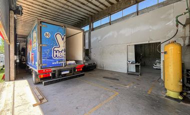Importante local con oficinas, deposito y vidriera a Av. Circunvalación