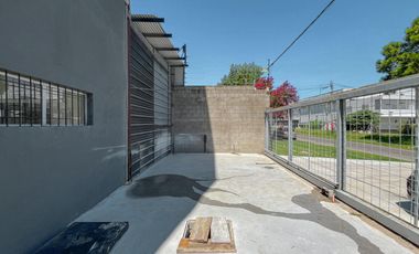 Importante local con oficinas, deposito y vidriera a Av. Circunvalación