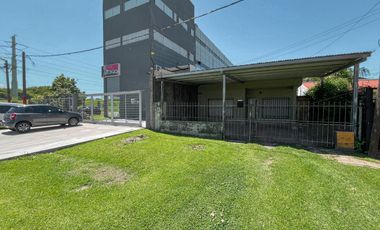 Importante local con oficinas, deposito y vidriera a Av. Circunvalación