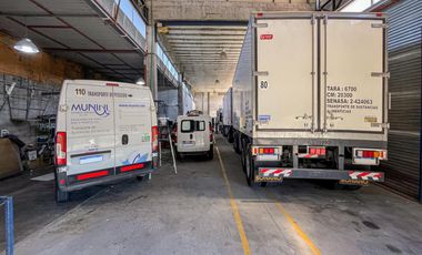 Importante local con oficinas, deposito y vidriera a Av. Circunvalación