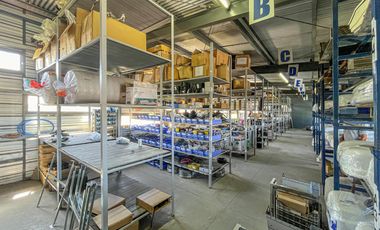 Importante local con oficinas, deposito y vidriera a Av. Circunvalación