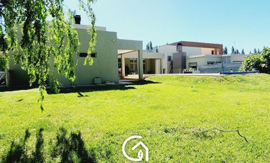 Casa en barrio privado los olivos Centenario 3 Dormitorios