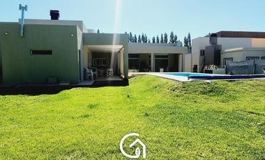 Casa en barrio privado los olivos Centenario 3 Dormitorios