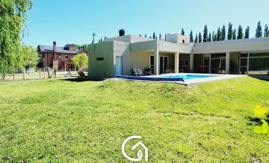 Casa en barrio privado los olivos Centenario 3 Dormitorios