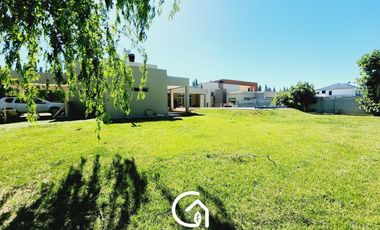Casa en barrio privado los olivos Centenario 3 Dormitorios