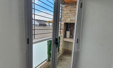 Departamento de 2 ambientes con cochera descubierta en Gerli
