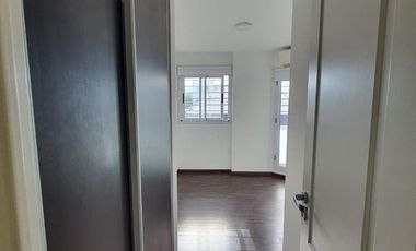 Departamento de 2 ambientes con cochera descubierta en Gerli