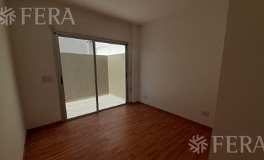Venta de Departamento 2 ambientes con patio en Wilde (30409)