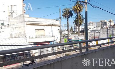 Venta de PH 5 ambientes apto profesional con local en Wilde