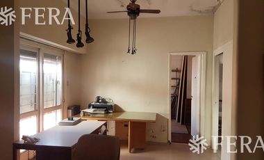 Venta de PH 5 ambientes apto profesional con local en Wilde