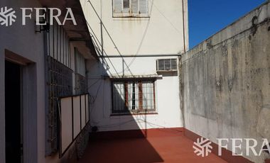 Venta de PH 5 ambientes apto profesional con local en Wilde