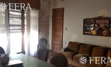Venta de PH 5 ambientes apto profesional con local en Wilde