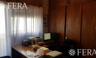 Venta de PH 5 ambientes apto profesional con local en Wilde