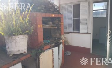 Venta de PH 5 ambientes apto profesional con local en Wilde