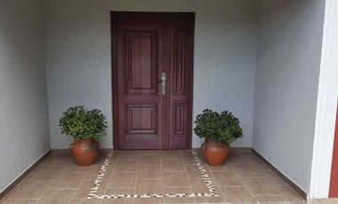 Casa en venta - 4 Dormitorios 3 Baños - 2.100Mts2 - Arana