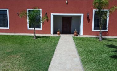 Casa en venta - 4 Dormitorios 3 Baños - 2.100Mts2 - Arana
