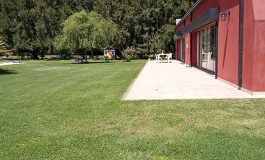 Casa en venta - 4 Dormitorios 3 Baños - 2.100Mts2 - Arana