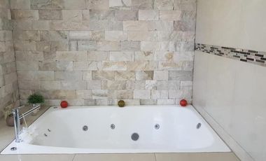 Casa en venta - 4 Dormitorios 3 Baños - 2.100Mts2 - Arana