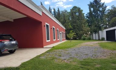 Casa en venta - 4 Dormitorios 3 Baños - 2.100Mts2 - Arana