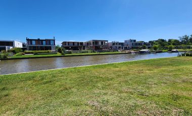 Terreno al río, en  venta en El Yacht de Nordelta