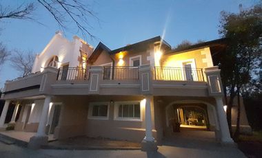 Imponente Chalet de 9 amb sobre Lote de 2.000 m2!