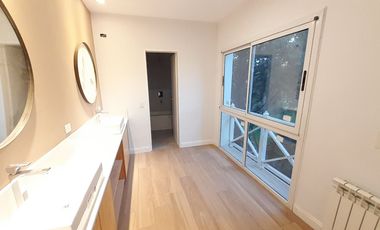 Imponente Chalet de 9 amb sobre Lote de 2.000 m2!