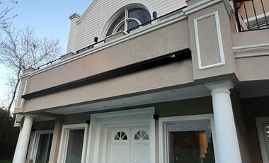 Imponente Chalet de 9 amb sobre Lote de 2.000 m2!