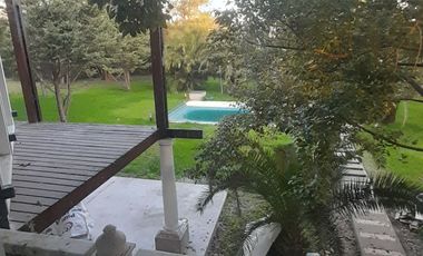Imponente Chalet de 9 amb sobre Lote de 2.000 m2!