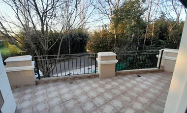 Imponente Chalet de 9 amb sobre Lote de 2.000 m2!