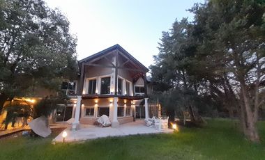 Imponente Chalet de 9 amb sobre Lote de 2.000 m2!