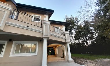Imponente Chalet de 9 amb sobre Lote de 2.000 m2!