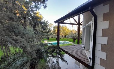 Imponente Chalet de 9 amb sobre Lote de 2.000 m2!