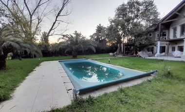 Imponente Chalet de 9 amb sobre Lote de 2.000 m2!