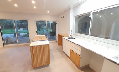 Imponente Chalet de 9 amb sobre Lote de 2.000 m2!