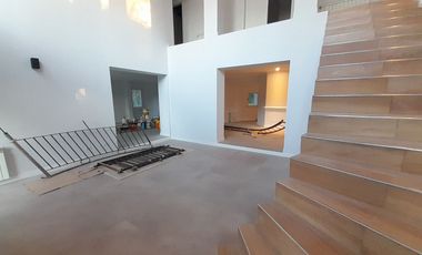 Imponente Chalet de 9 amb sobre Lote de 2.000 m2!