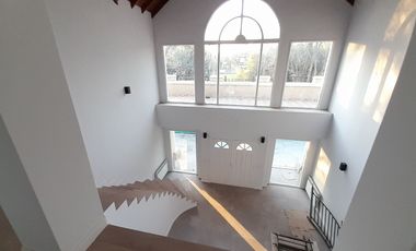 Imponente Chalet de 9 amb sobre Lote de 2.000 m2!