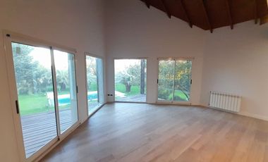 Imponente Chalet de 9 amb sobre Lote de 2.000 m2!
