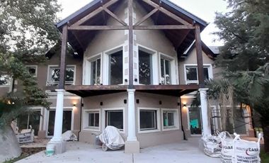Imponente Chalet de 9 amb sobre Lote de 2.000 m2!