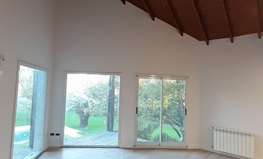 Imponente Chalet de 9 amb sobre Lote de 2.000 m2!