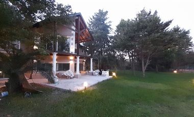 Imponente Chalet de 9 amb sobre Lote de 2.000 m2!