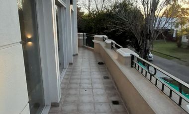 Imponente Chalet de 9 amb sobre Lote de 2.000 m2!